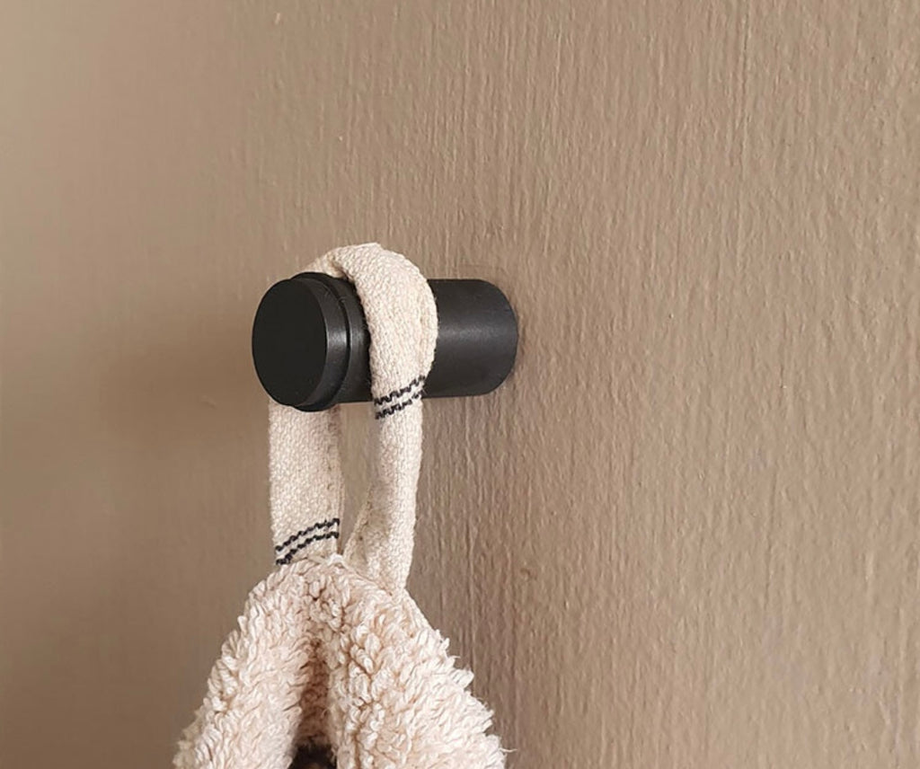 Ferm Living Hook black brass small nieuw twv € 20,00 nu voor € 8,50!