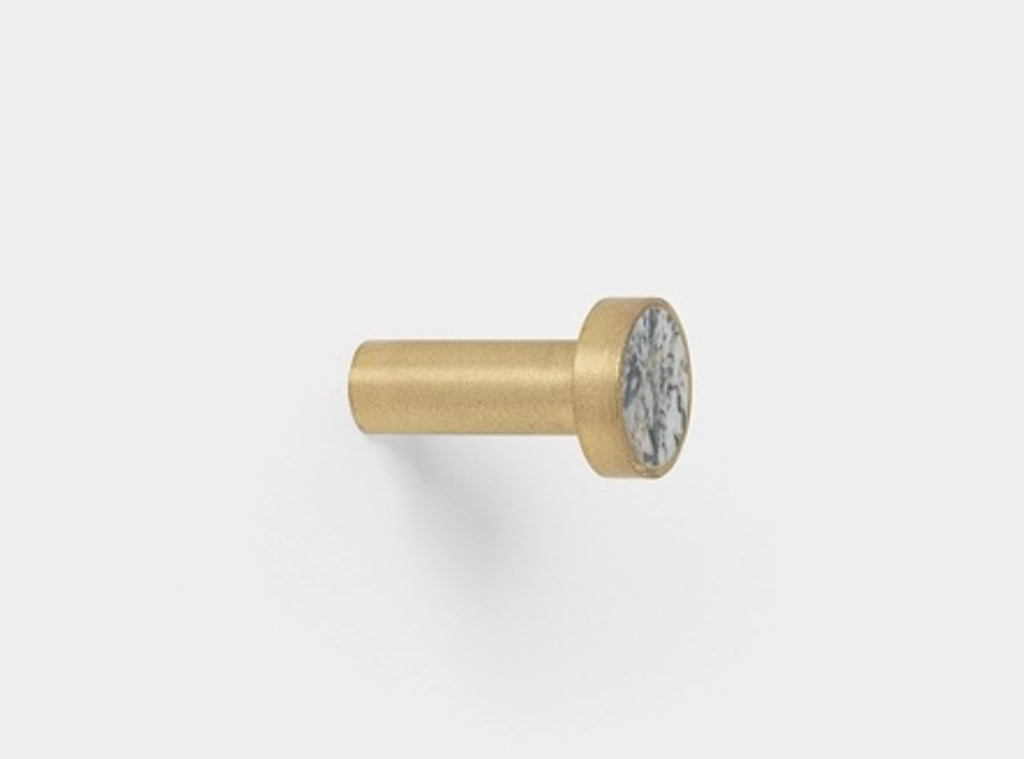 Nieuw van Ferm Living hook brass agate moss twv € 39,00 nu voor € 12,50!