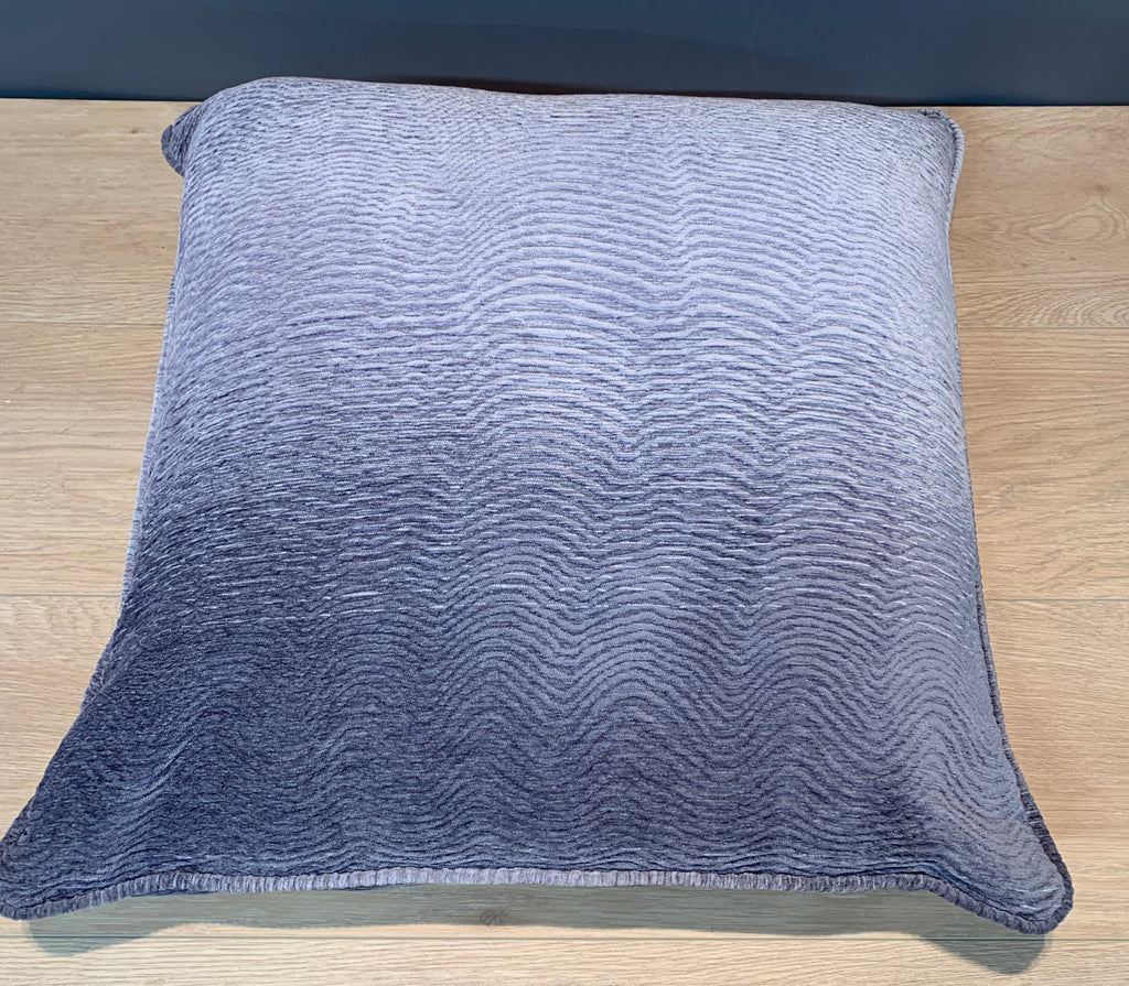 Nieuw van Macazz design kussens twv € 149,00 nu voor € 35,00!