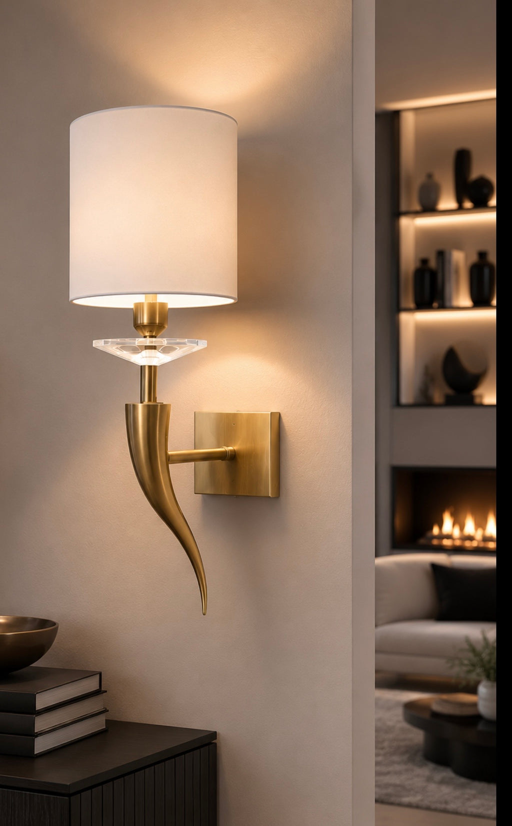 Ilfari Loving Arms W1 Wandlamp Satin Brass Witte Kappen