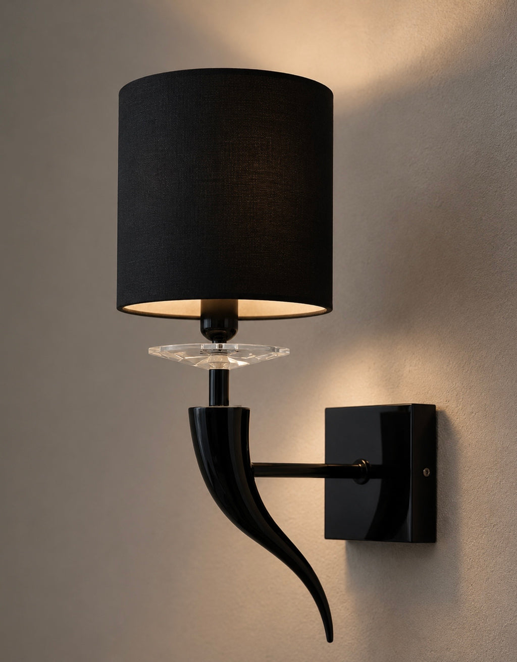 Ilfari Loving Arms W1 Wandlamp Zwart Zwarte Kap